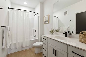 The Reeve Lakeside Bathroom